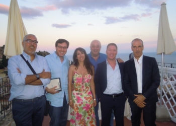 Taormina. Hotel Isabella: bagno di folla per la presentazione dei libri di Massimo Arcidiacono, Maurizio Nicita e Luca Serafini. In serata grande festa per i 5 anni del giornale on line Vai Taormina