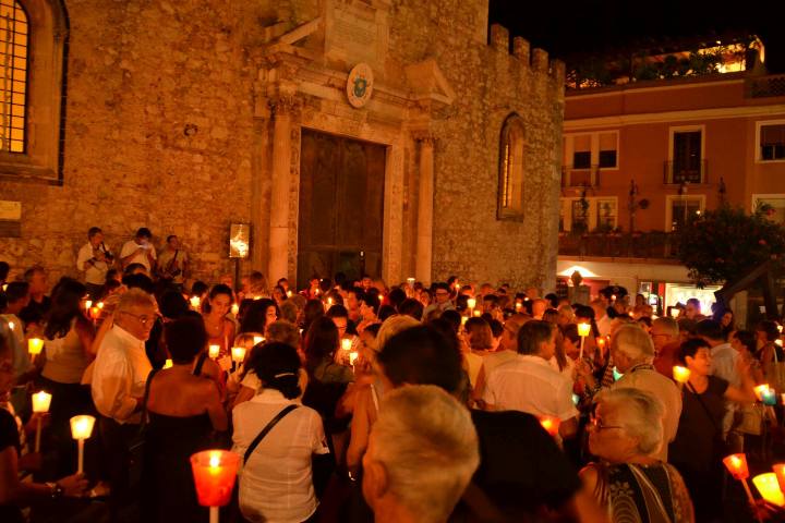 fiaccolata per padre sinitò 18 08 14 quattro