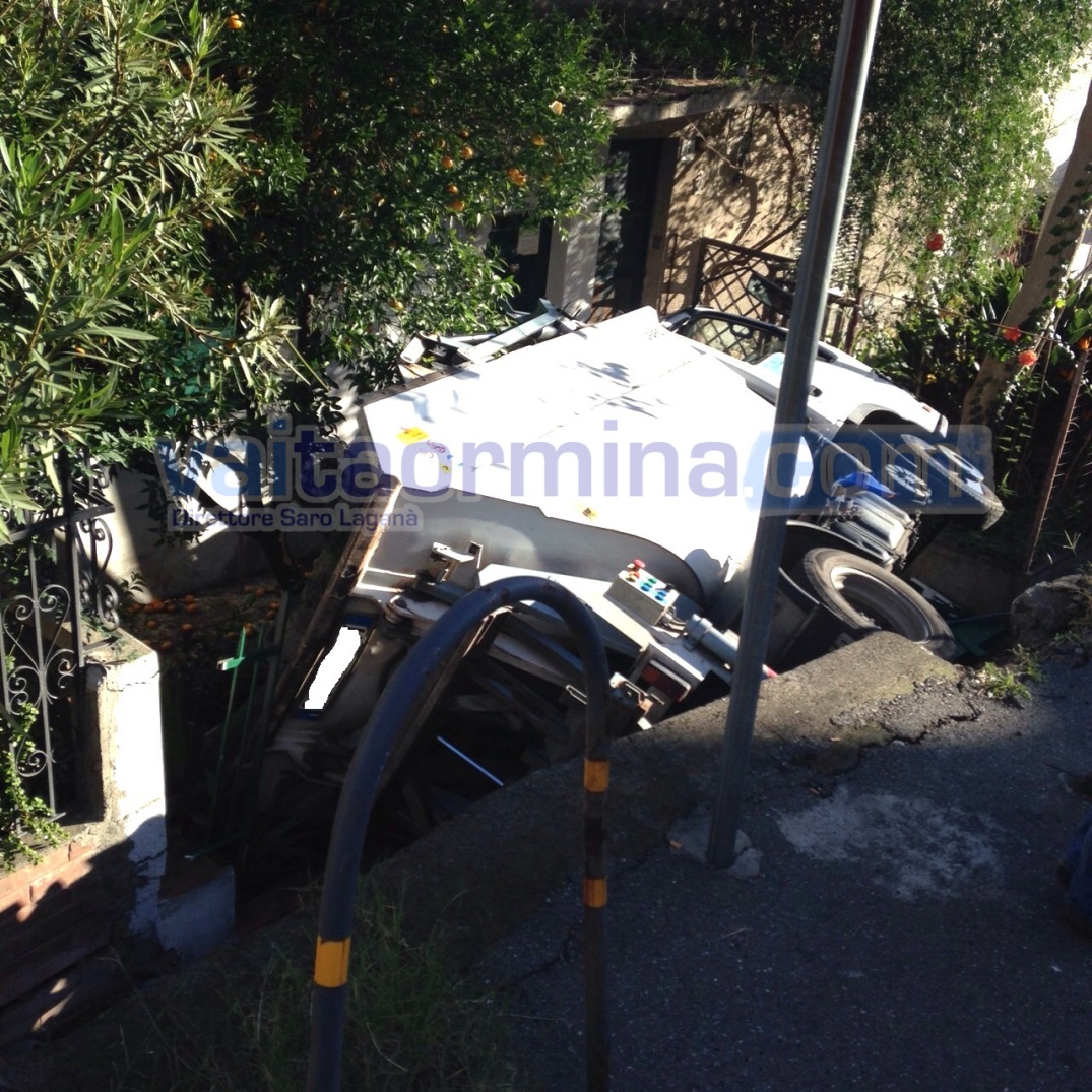 camioncino rifiuti 24 12 14