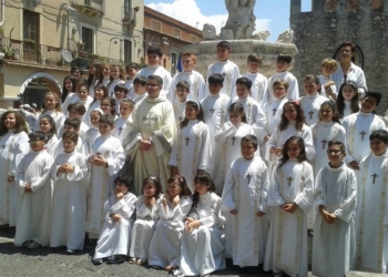 Taormina. Chiesa S. Domenica: mercoledì momento comunitario di adorazione eucaristica per i bimbi che hanno ricevuto la Prima Comunione