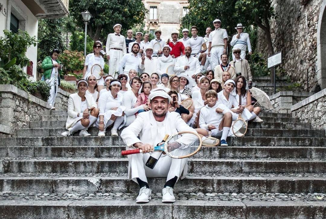 Quattrocchi con i partecipanti al "Social Vintage", grande giornata di sport a Taormina