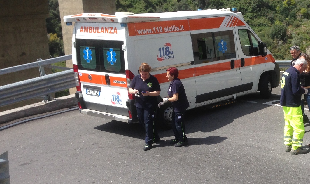 L'ambulanza in via Crocifisso