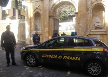 Francavilla. Traffico di loculi al cimitero, blitz della Guardia di Finanza. I resti dei defunti in buste di plastica
