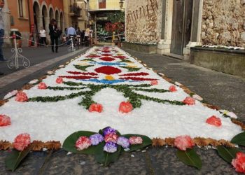 Taormina. Corpus Domini: tutti al lavoro per esprimere la propria fede
