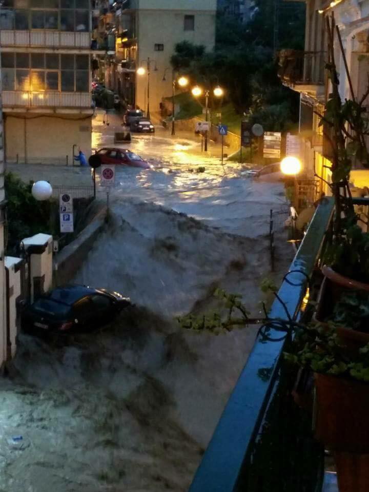 Il maltempo a Giardini (foto Marco Calì)