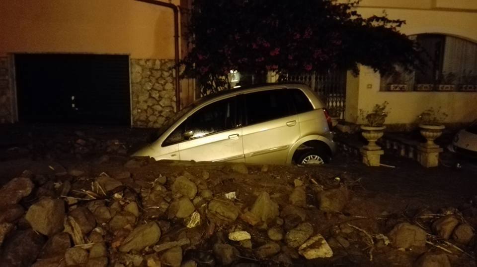 Auto travolta a Letojanni causa maltempo