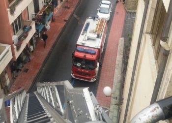 Giardini. Due lastre di rame si staccano dal campanile della Chiesa Santa Maria Immacolata e finiscono sul Corso Umberto