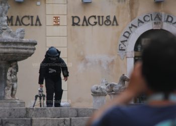 G7 Taormina. Piazza Duomo: borsa lasciata incustodita fa scattare l’allarme. Intervengono gli artificieri