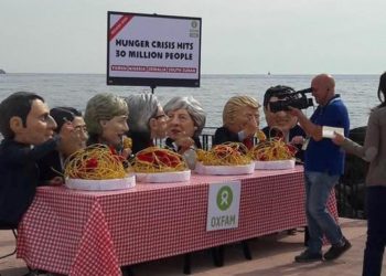 G7 Taormina. Giardini: flash mob contro il “banchetto” dei Sette Grandi. “Circa 30 milioni di persone muoiono di fame”