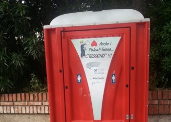 G7 Taormina. “Anche i Potenti hanno bisogno”: ecco i wc chimici mobili per le strade della città