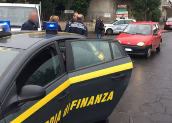 Taormina. Blitz di GdF e vigili urbani contro l’ambulantato selvaggio. Sequestrati 3.000 kg di patate