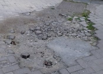 Taormina. I residenti: “Le strade di Mazzeo sono piene di buche”
