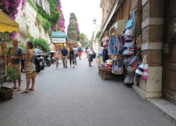 Il Parco Archeologico di Naxos-Taormina lancia un progetto per creare nuovi spazi commerciali in via Teatro Greco