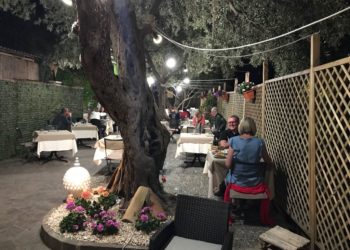 Taormina. Ristorante “Castelluccio”: oltre 110 etichette di vini siciliani. E da quest’anno un salottino per l’aperitivo