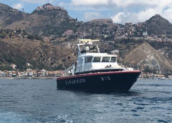 Taormina. Blitz dei carabinieri a Isolabella. Pioggia di multe a proprietari di imbarcazioni e a “massaggiatrici” cinesi