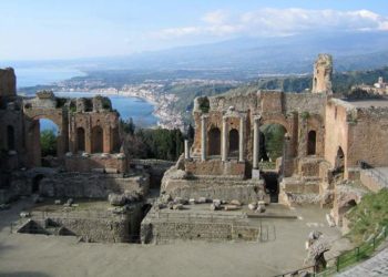 “Sereno variabile” alla scoperta di Taormina e del Teatro Antico