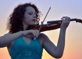 Catania. Ragazzi… Erika incanta davvero con il violino