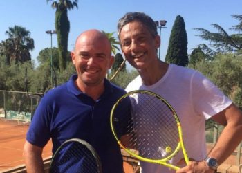 Taormina. Fiorello: divertente lezione di tennis con il maestro Mario Quattrocchi