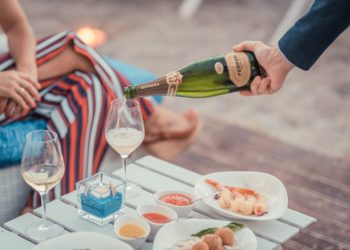 Taormina. Belmond Villa S. Andrea: bollicine e musica live in spiaggia