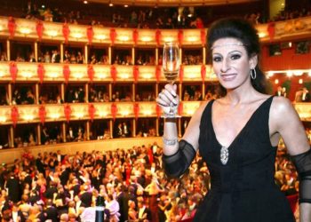 Musica. Lucia Aliberti festeggia 40 anni di carriera internazionale. Guarda il video