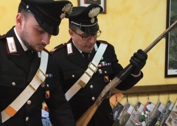 Carabinieri di Taormina. Un 70enne arrestato per detenzione illegale di armi. Tre denunce per furto e ricettazione
