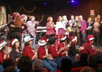 “Taormina In… canto natalizio”: applausi al Palazzo dei congressi per cantanti e musicisti