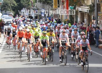 Giro di Sicilia 2019. Grande emozione a Taormina per il passaggio della carovana ciclistica (guarda le foto)