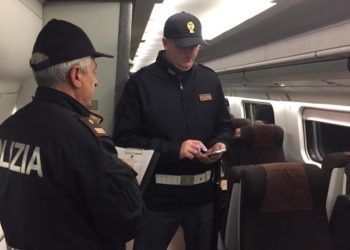 Si aggrappa a un treno in transito: 22enne denunciato dalla Polfer di Taormina