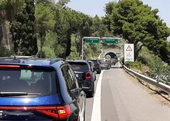Taormina e Giardini. A18: sarà un’altra domenica “bollente”. “Svincolo di Fiumefreddo per chi è diretto a Catania”
