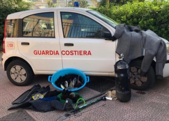 Taormina. Contrasto alla pesca di frodo:  due sub multati (1.000 euro) dalla Guardia costiera
