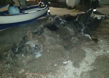 Taormina. Bruciata la barca di Antonio Faraci a Mazzarò