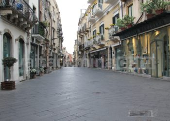 Taormina. Circa 40 i cittadini in quarantena volontaria. Il sindaco: “La crisi durerà diversi mesi, ma stiamo lavorando per voi”