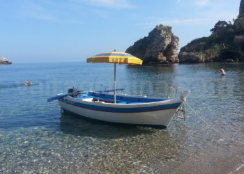 Coronavirus. Il sito del Governo: “Chi abita vicino al mare può fare il bagno”