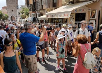 Taormina. Il sindaco: “Mail da due turisti svizzeri che vogliono aiutarci. Come? Tornando presto qui in vacanza”