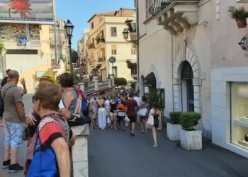 Coronavirus. Negozi, parrucchieri, ristoranti, bar e attività sportiva: ecco la bozza del calendario della ripartenza