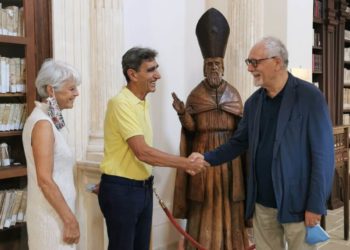 Taormina. Una statua lignea di San Pancrazio e 22 libri antichi consegnati al sindaco Bolognari