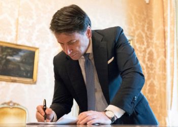 Coronavirus. Conte firma il nuovo Dpcm. “Ristoranti e bar chiusi alle 18 ma aperti la domenica”. Il testo completo