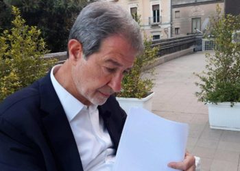 Sicilia. Musumeci firma la nuova ordinanza anti Covid-19. Stretta su esercizi commerciali, scuole e trasporti. Coprifuoco dalle 23 alle 5