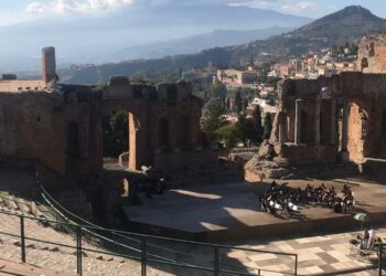 Taormina. Migliaia di contatti per il concerto live-streaming. Il Teatro Antico apre “a distanza” a tutte le orchestre