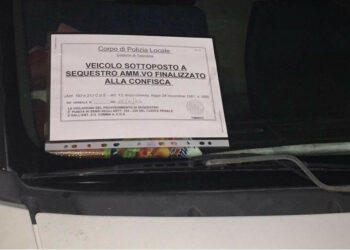 Taormina. Vendeva crispelle senza autorizzazione: sequestro del mezzo e verbale da 1.039 euro a un 45enne