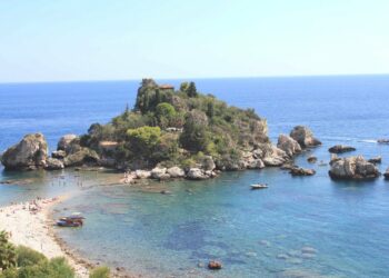 Guide Turistiche Taormina. Bucceri: “Con i campi boe a Isolabella e Mazzarò danni certi all’ecosistema”