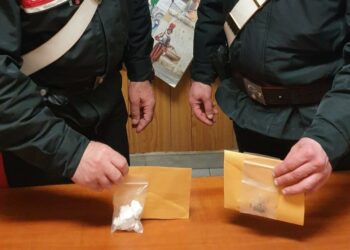 I carabinieri di Taormina arrestano un 35enne e denunciano una coppia, sorpresi con 25 grammi di cocaina in auto a Furci
