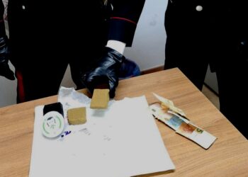 Gaggi. Nascondeva 100 gr. di droga a casa, un 25enne arrestato dai carabinieri