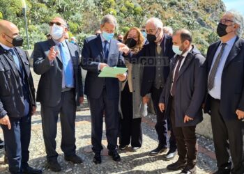 Taormina. Musumeci consegna i lavori per la scalinata del Castello di Monte Tauro (video)