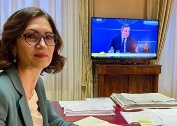 Il ministro Gelmini: “Al ristorante seduti al tavolo fino alle 22, nessuno sarà multato”