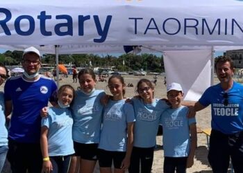 Il Rotary club Taormina dona un gazebo al Circolo Nautico Teocle di Giardini