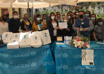 Letojanni. L’Unicef consegna 17 pigotte al sindaco Alessandro Costa