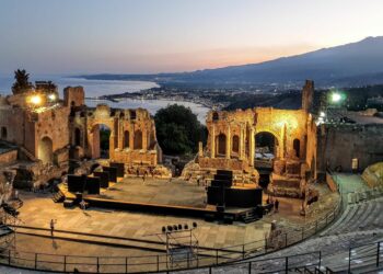 Taormina. “A riveder le stelle”: visite serali con “prove aperte” al Teatro Antico