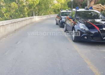 Taormina. Incidente nella notte in via Roma, giovane scooterista “vola” nel burrone