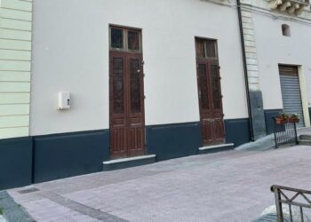 Giardini. Crimi: “Salviamo il cineteatro comunale, non facciamo perdere il finanziamento regionale”
